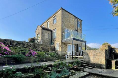 School Ridge, Bradford BD13 2 bed detached house for sale