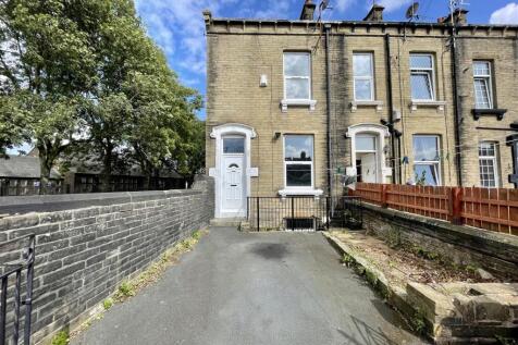 Vine Terrace West, Bradford BD8 2 bed terraced house for sale