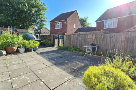 Anchor Yard, Newbury RG20 2 bed terraced house for sale