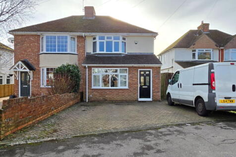 3 bedroom semi-detached house for sale