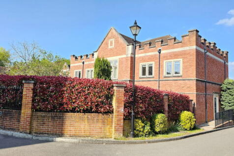 Abbey Gardens, Reading RG7 3 bed end of terrace house for sale