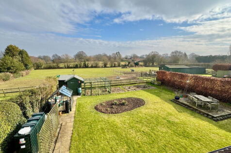 Knights Lane, Ball Hill RG20 4 bed detached bungalow for sale