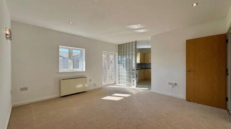 Northway, Newbury RG14 2 bed flat for sale