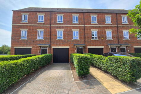 3 bedroom town house for sale
