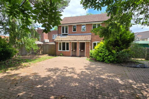 2 bedroom maisonette for sale
