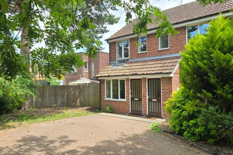 2 bedroom maisonette for sale