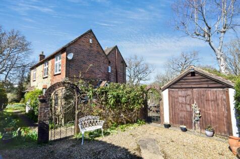 14 Chapel Road, Rowledge, Farnham, GU10 4 bed detached house for sale