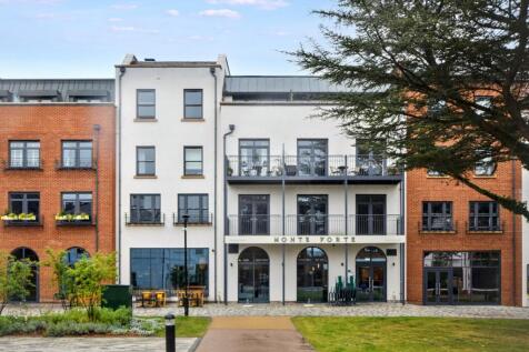 1 Threadneedle Road, Farnham, Surrey... 2 bed penthouse for sale