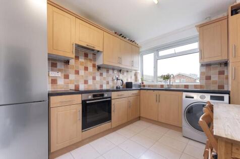 2 bedroom maisonette for sale