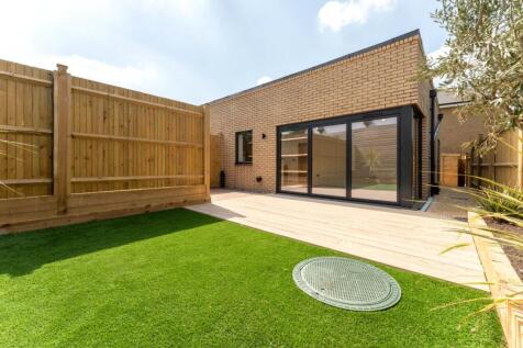 2 bedroom detached house for sale