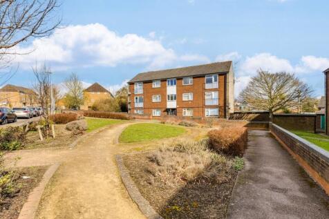 Deanscroft, Knebworth, Hertfordshire... 2 bed apartment for sale