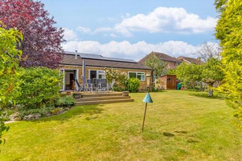 Danecote, Knebworth, Hertfordshire, SG3 4 bed bungalow for sale