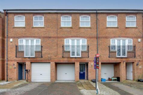 York Drive, Brough 3 bed terraced house for sale