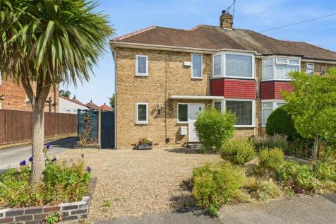 3 bedroom semi-detached house for sale