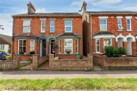 4 bedroom semi-detached house for sale