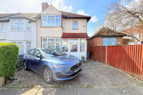 3 bedroom end of terrace house for sale