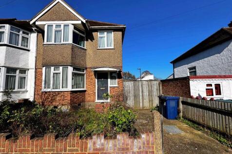 Sudbury Heights Avenue, Greenford 3 bed terraced house for sale