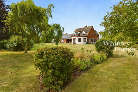 5 bedroom detached house for sale