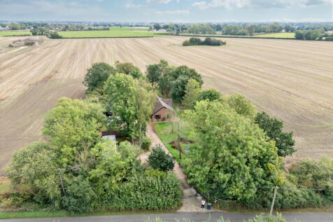 2 bedroom detached bungalow for sale