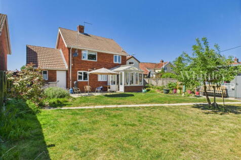 The Street, Yaxley 3 bed detached house for sale