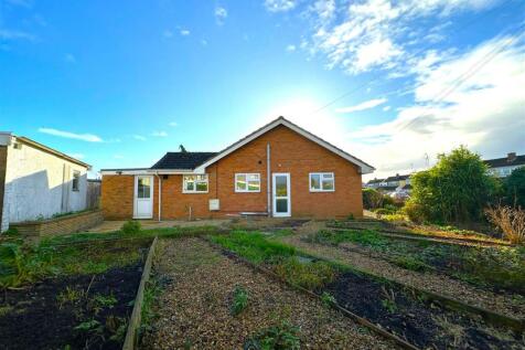 2 bedroom semi-detached bungalow for sale