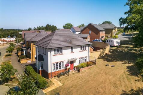 Haystack Avenue, Chippenham 4 bed detached house for sale