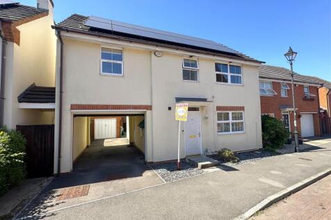 Curlew Drive, Chippenham 4 bed detached house for sale