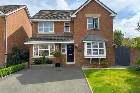 Sutherland Crescent, Chippenham 4 bed detached house for sale