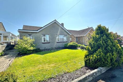 Eastern Avenue, Chippenham 3 bed detached bungalow for sale