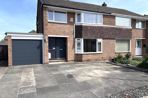 Birchfield Drive, Eaglescliffe, TS16 0ER 3 bed semi