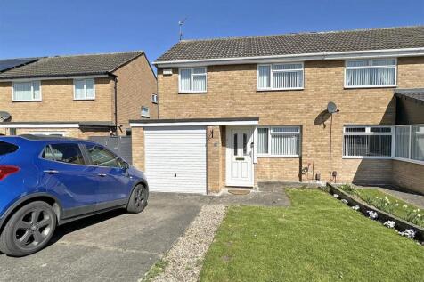 Fortrose Close, Eaglescliffe, TS16 9HD 3 bed semi