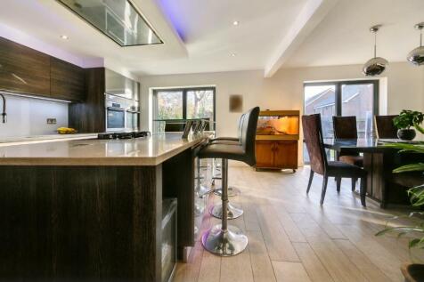 Mulberry Gardens, Shenley 5 bed detached house for sale