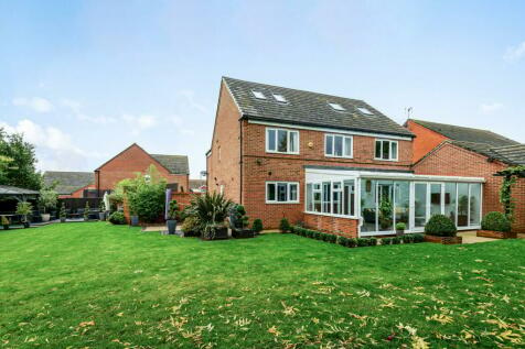 6 bedroom detached house for sale