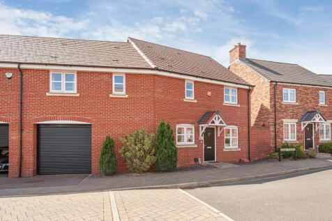 4 bedroom link detached house for sale