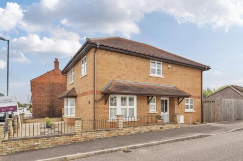 Ampthill Road, Shefford, SG17 4 bed detached house for sale