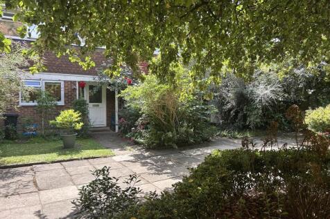 Fellbrook, Richmond, TW10 3 bed end of terrace house for sale