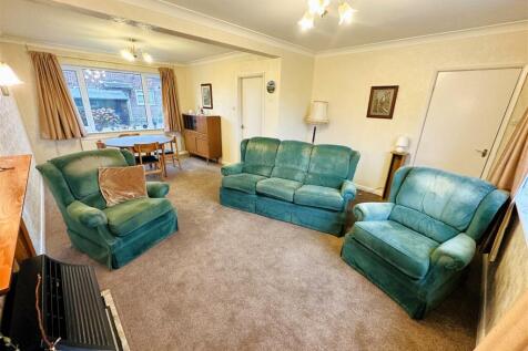 5 bedroom semi-detached house for sale