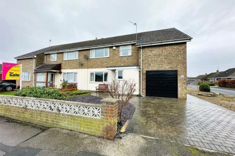 5 bedroom semi-detached house for sale
