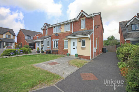 4 bedroom semi-detached house for sale