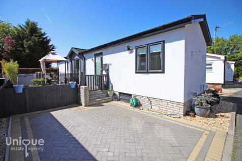 2 bedroom park home for sale