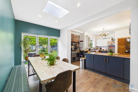 4 bedroom semi-detached house for sale
