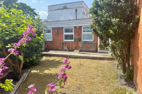 Thunder Court, Ware SG12 2 bed detached bungalow for sale