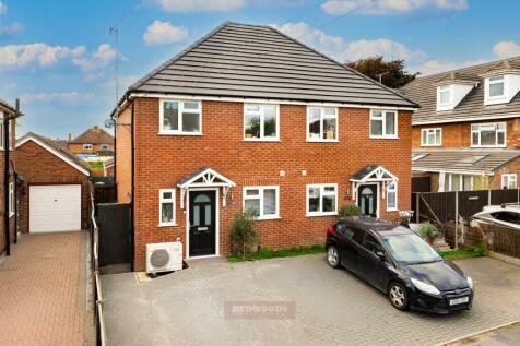 2 bedroom semi-detached house for sale