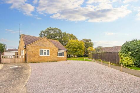 Linn Chilvers Drive, Heacham 2 bed detached bungalow for sale