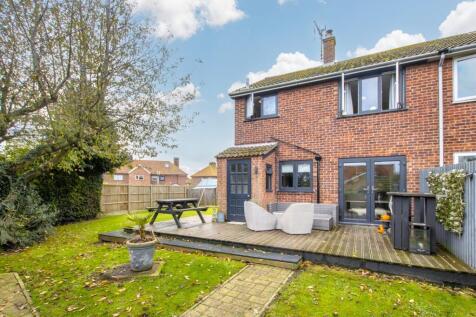 3 bedroom semi-detached house for sale