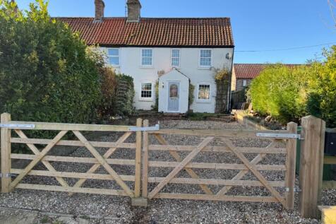 Station Road, Docking 2 bed end of terrace house for sale