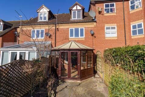 3 bedroom terraced house for sale