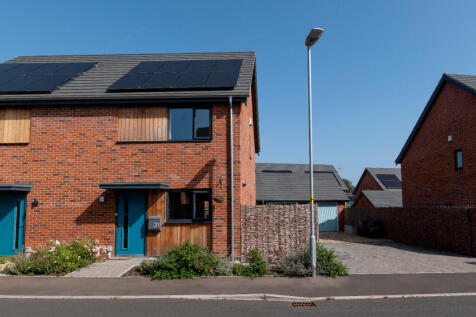 2 bedroom semi-detached house for sale