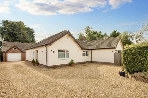 Edgefield Road, Briston 5 bed chalet for sale