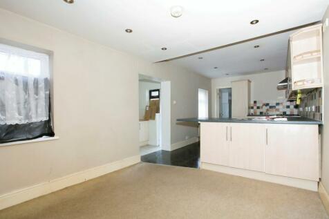 1 bedroom ground floor flat for sale